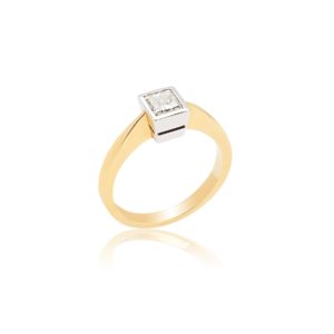18ct Gold Princess Cut (0.50ct) Diamond Ring.
