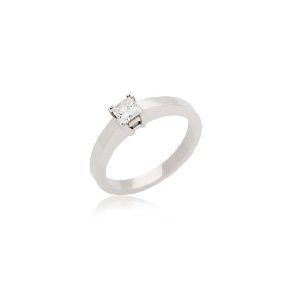 Platinum princess cut diamond solitaire ring