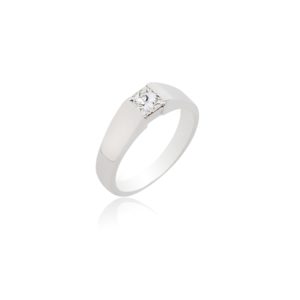 18ct white gold princess cut and tapered baguette diamond ring