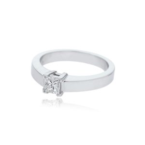 18ct White gold princess cut solitaire diamond ring