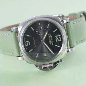 panerai green luminor feature