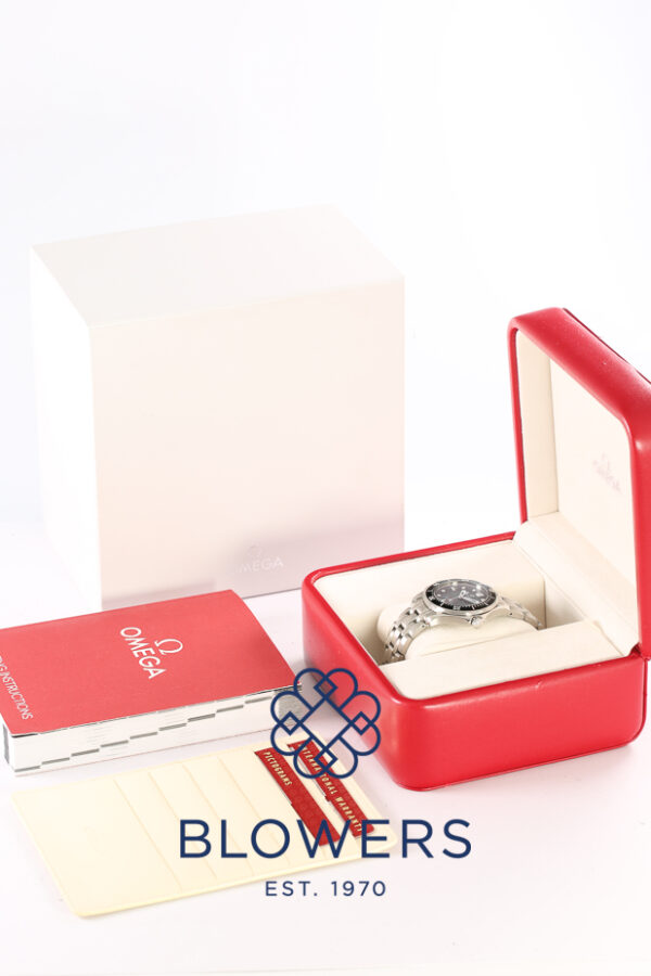 Omega Seamaster Professional Diver 300m mid-size 212.30.36.61.01.001