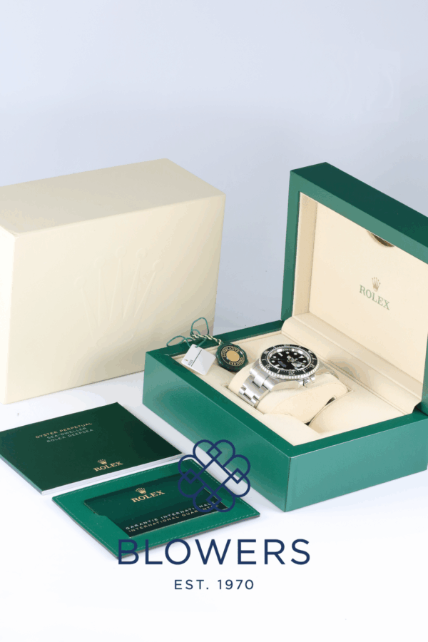 Rolex Oyster Perpetual Sea-Dweller "Red Writing" 126600